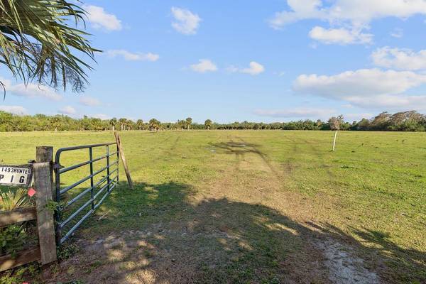 Okeechobee, FL 34974,1493 Hunter RD