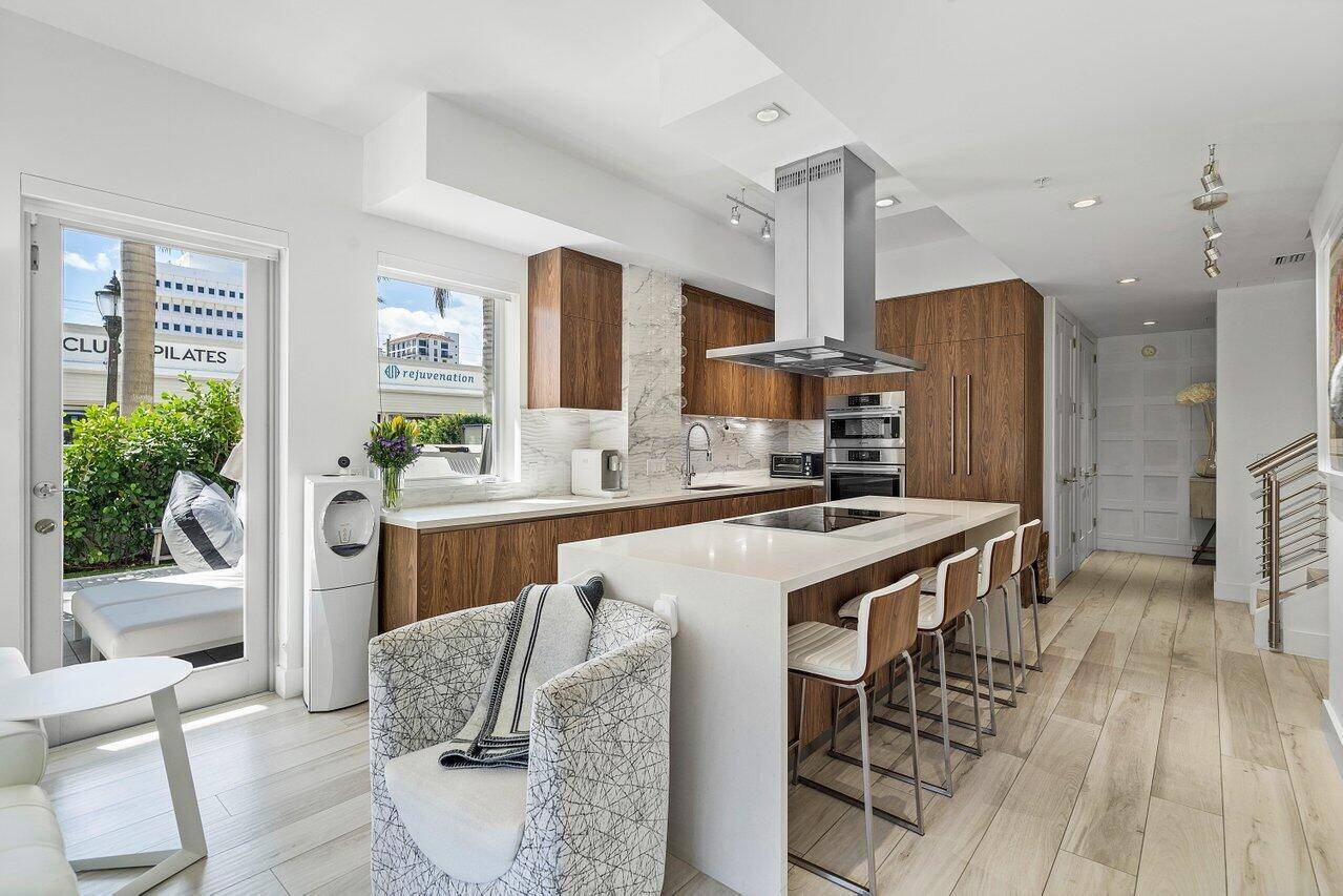 Boca Raton, FL 33432,155 E Boca Raton RD Th1