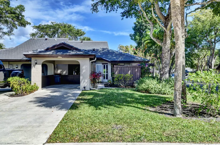 5125 Pine DR, Boynton Beach, FL 33437