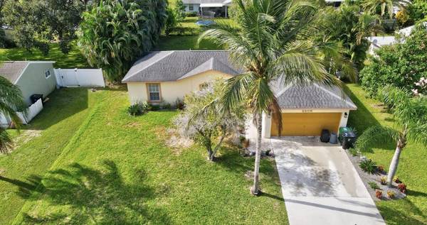 2208 SE Bowie ST,  Port Saint Lucie,  FL 34952