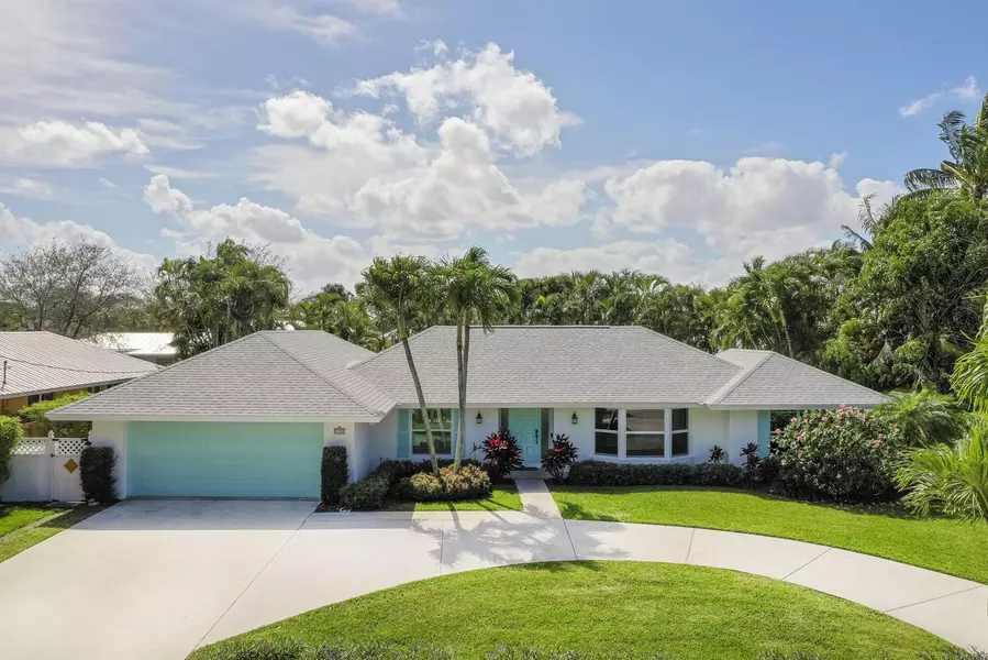 225 Country Club DR, Tequesta, FL 33469