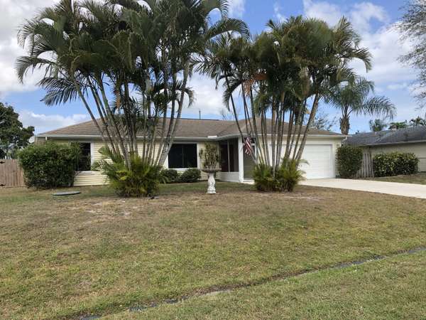 421 SE Evans AVE, Port Saint Lucie, FL 34984