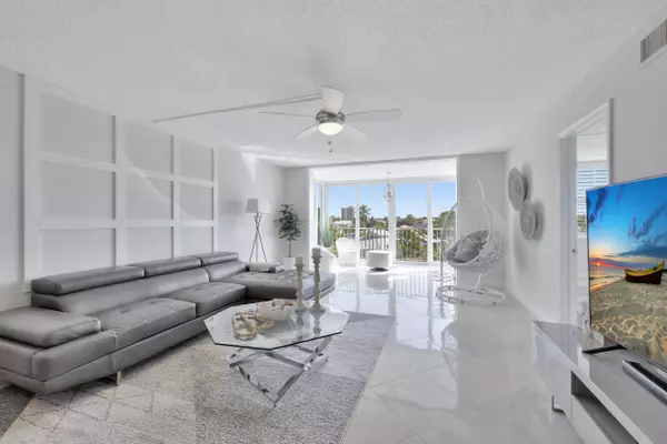 Delray Beach, FL 33483,930 Dogwood DR 457