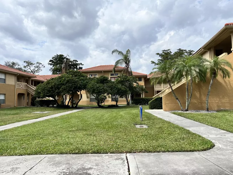 4815 Via Palm Lk LK 1401, West Palm Beach, FL 33417