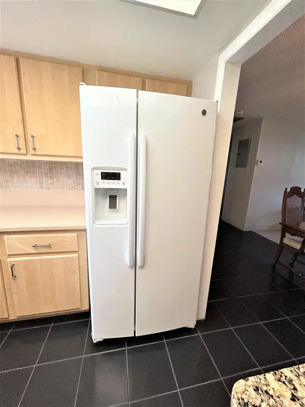 West Palm Beach, FL 33415,2522 E Emory DR I