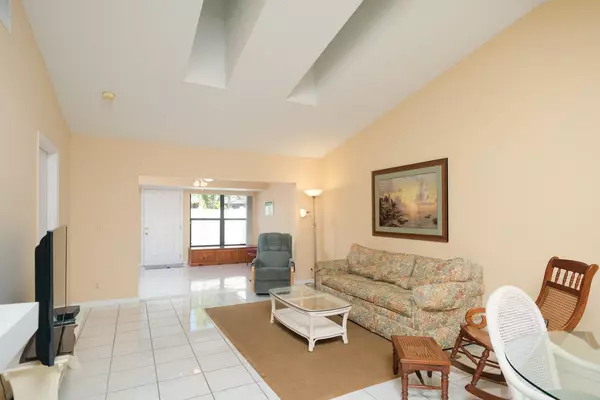 West Palm Beach, FL 33417,4469 Corniche CIR 14