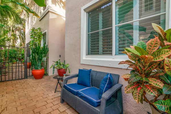 Hypoluxo, FL 33462,106 Las Brisas CIR