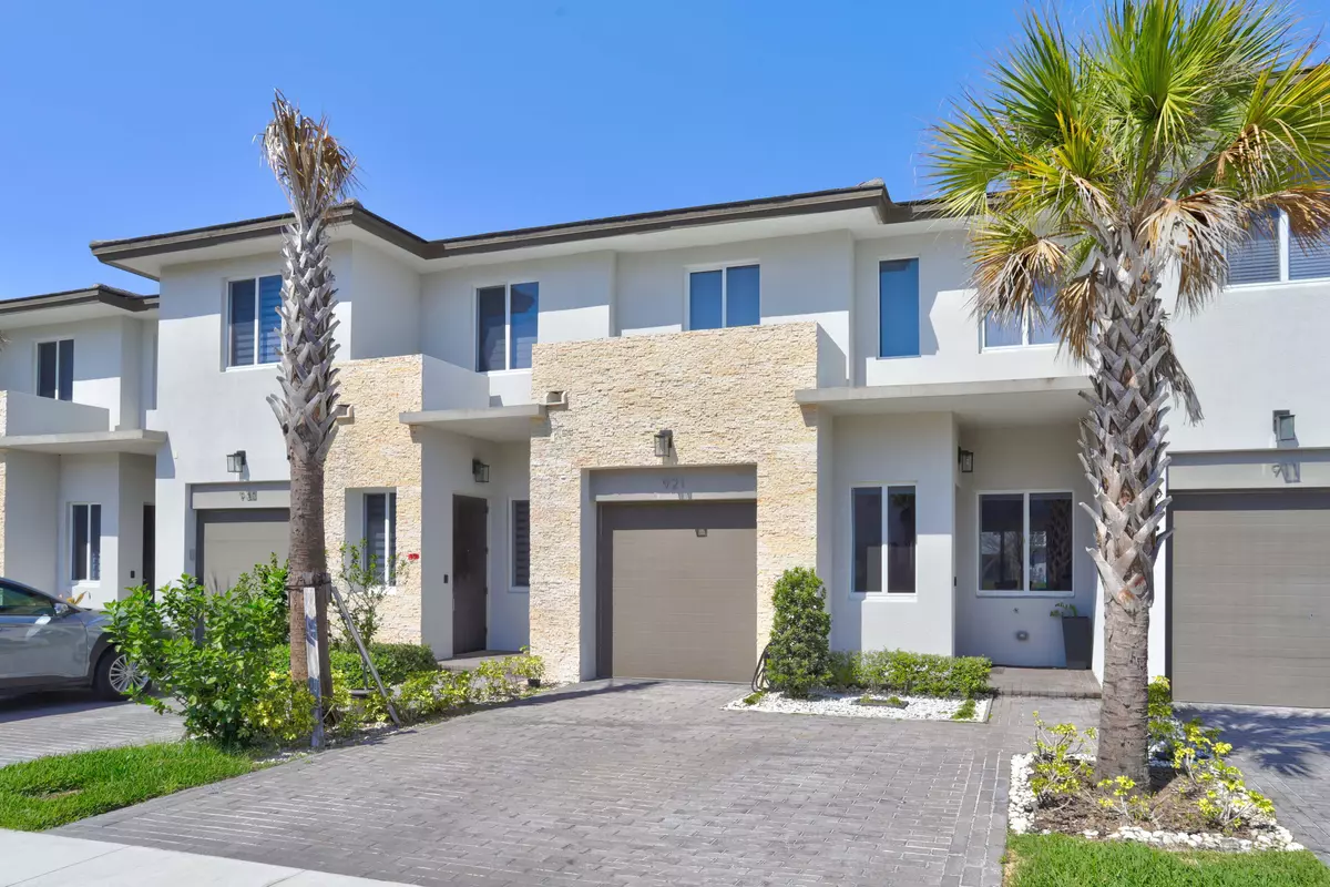Royal Palm Beach, FL 33411,921 Pioneer WAY