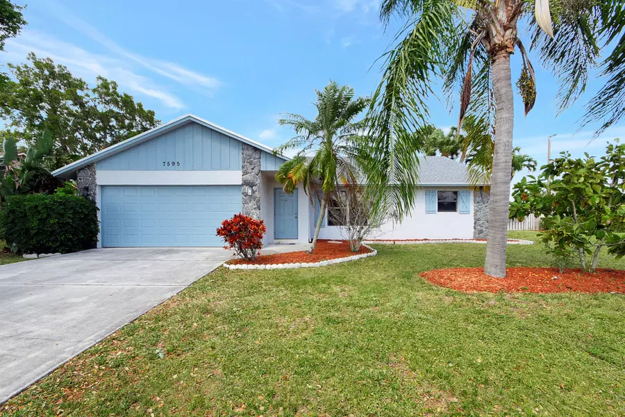 7595 Woodland Creek LN, Lake Worth, FL 33467