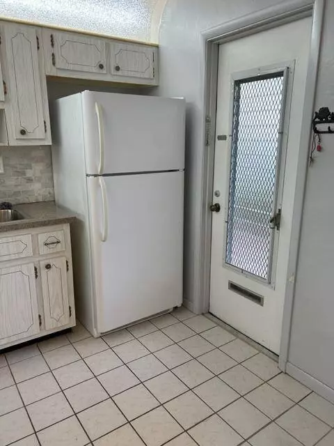 Lake Worth, FL 33461,2616 N Garden DR 105