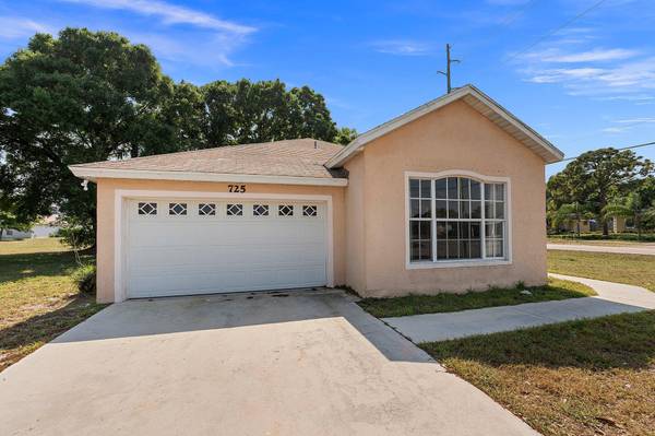 725 Roselyn AVE, Fort Pierce, FL 34982