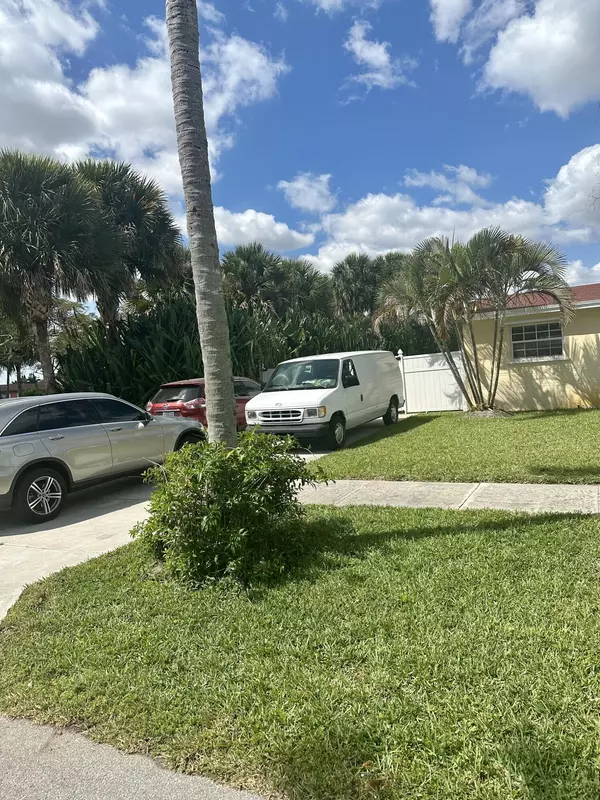 Palm Springs, FL 33461,305 Poe DR