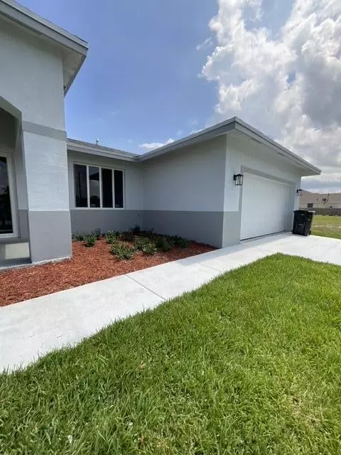 Port Saint Lucie, FL 34984,442 SW Voltair TER