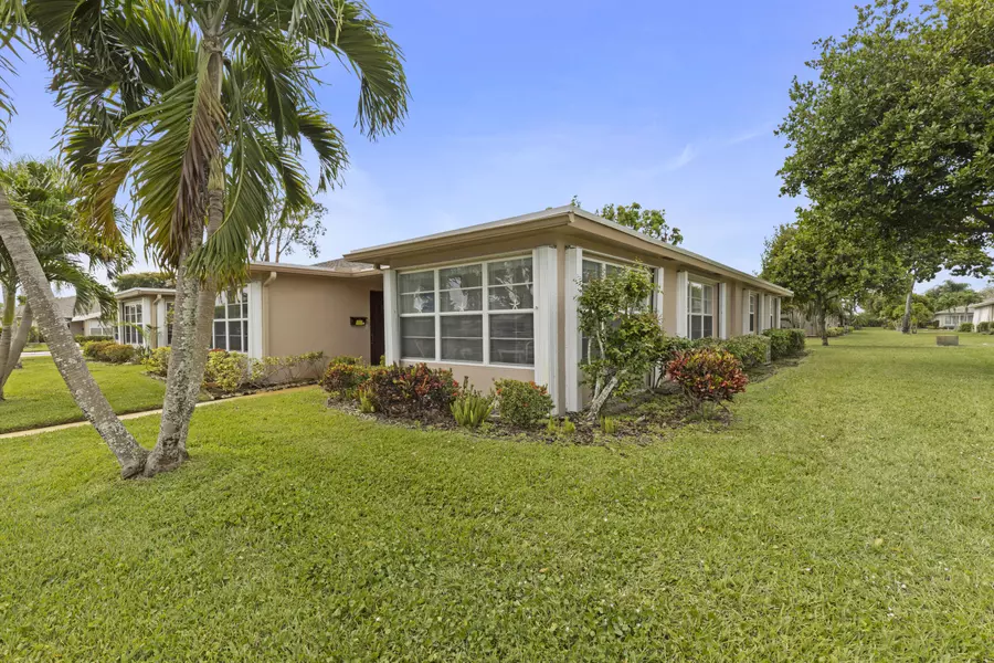 1372 NE High Point WAY D, Delray Beach, FL 33445