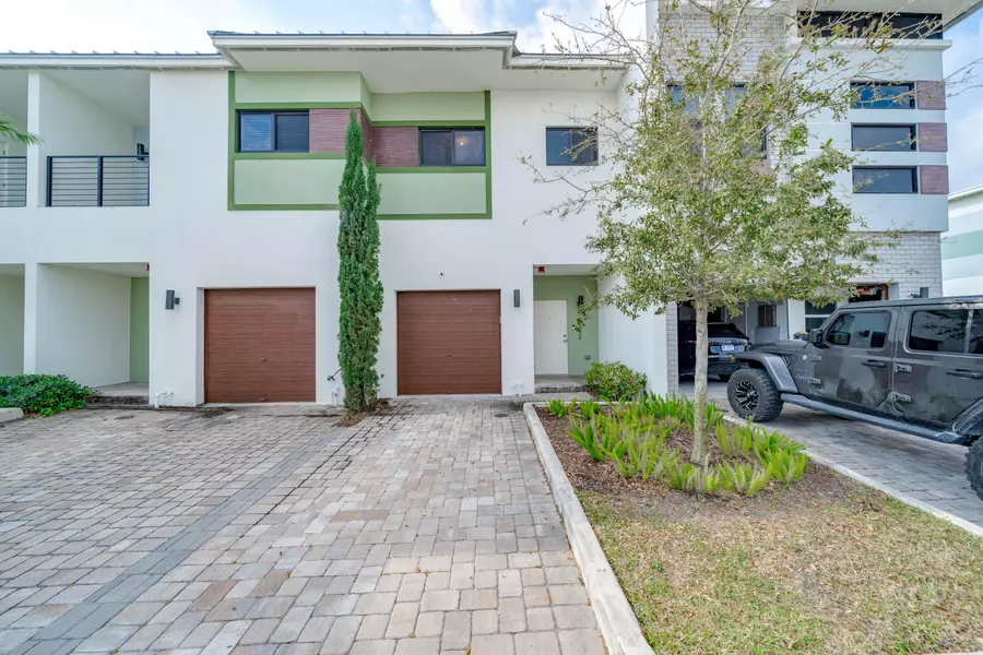 4392 NW 9th ST, Plantation, FL 33317