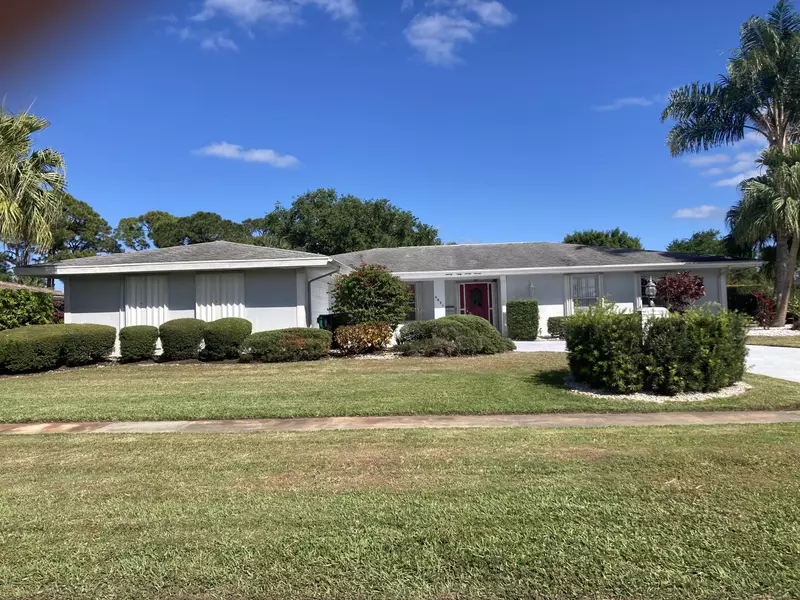 2837 SE Pine Valley ST, Port Saint Lucie, FL 34952