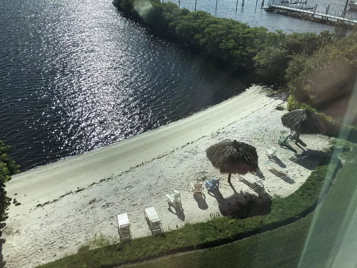 Hypoluxo, FL 33462,1200 Scotia DR 306