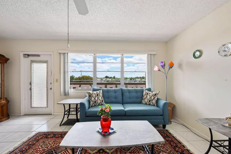 453 Southampton C, West Palm Beach, FL 33417