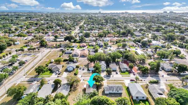 240 NW 9th AVE,  Delray Beach,  FL 33444