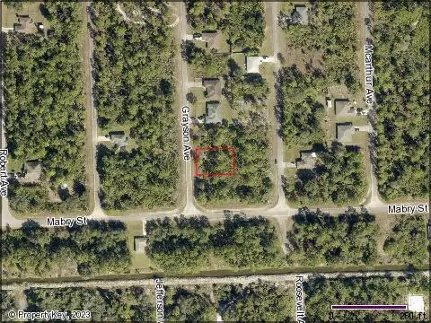 2002 Grayson AVE, Alva, FL 33920