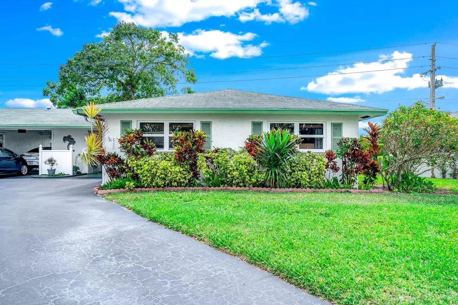 808 Meadowlark LN, Delray Beach, FL 33445