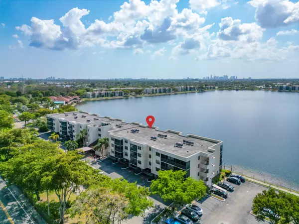 Oakland Park, FL 33309,106 Lake Emerald DR 412