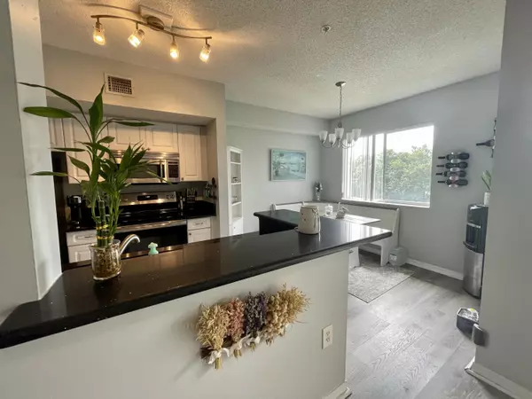 Vero Beach, FL 32967,1570 S 42nd CIR 305