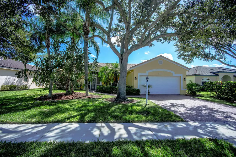 8680 Grassy Isle TRL, Lake Worth, FL 33467