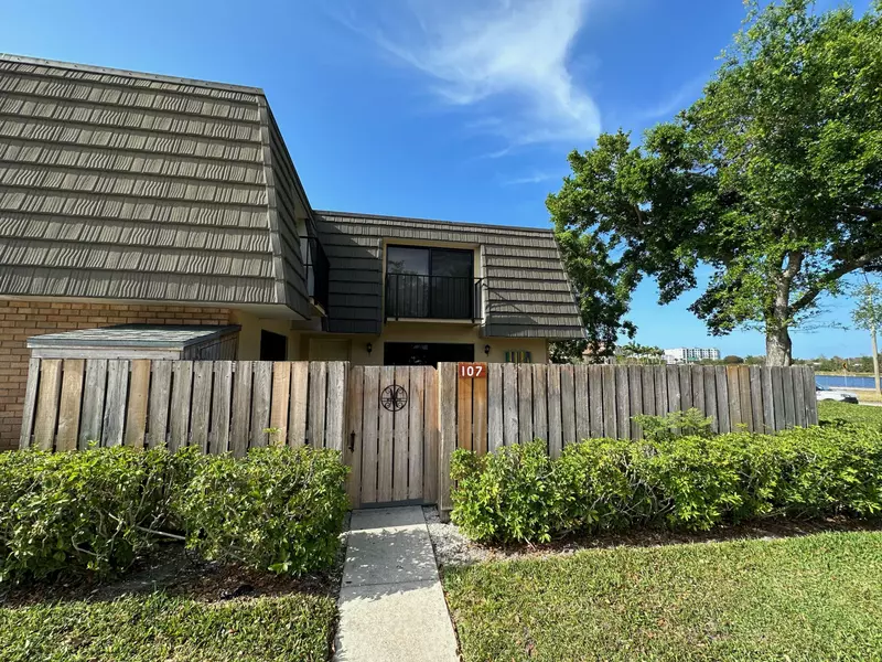 107 1st WAY, West Palm Beach, FL 33407