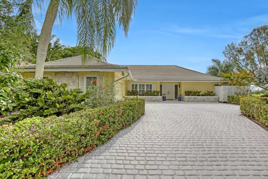 3 Cuillan CIR, Palm Beach Gardens, FL 33418