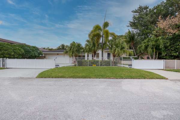 Boca Raton, FL 33432,735 NE 6th ST