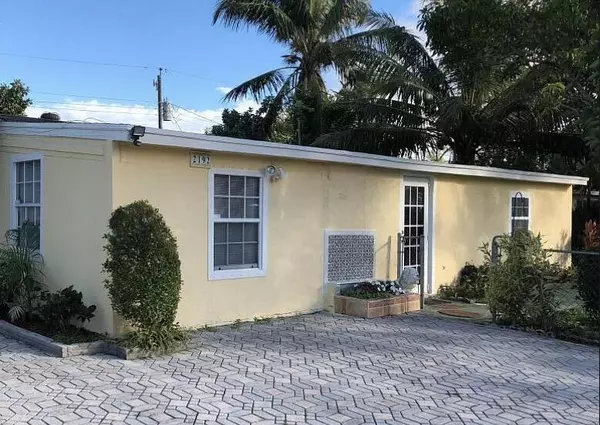 2192 Bonnie DR, West Palm Beach, FL 33415