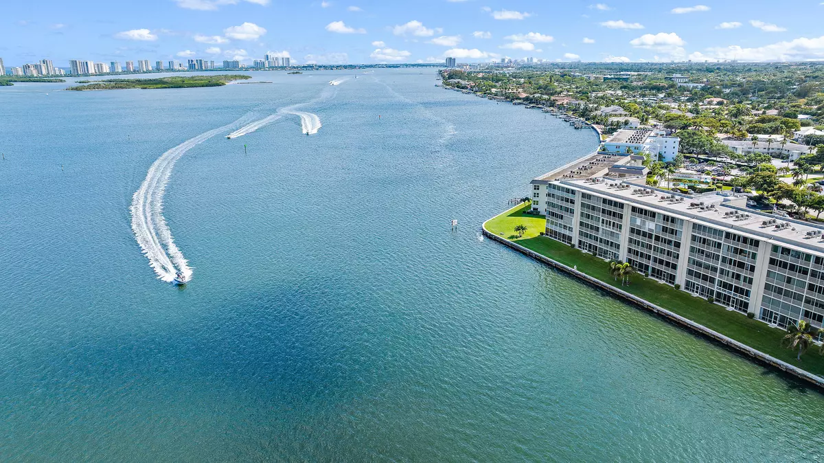 North Palm Beach, FL 33408,44 Yacht Club DR 111