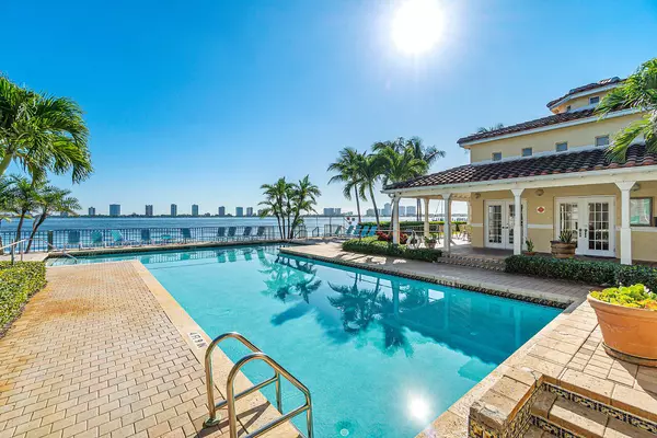 Lake Park, FL 33403,1010 Lake Shore DR 204