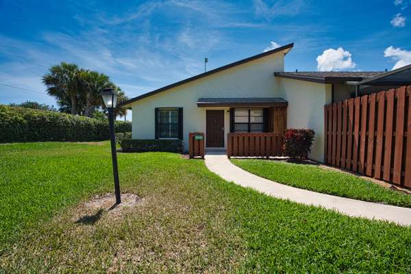 8060 SE Villa CIR, Hobe Sound, FL 33455