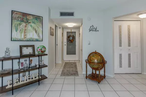 Lake Worth, FL 33467,3755 Via Poinciana 306