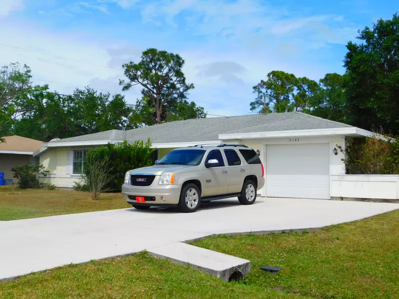 2197 SE Shelter DR, Port Saint Lucie, FL 34952