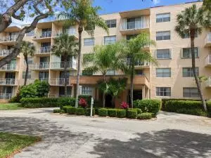 470 Executive Center DR 2c, West Palm Beach, FL 33401