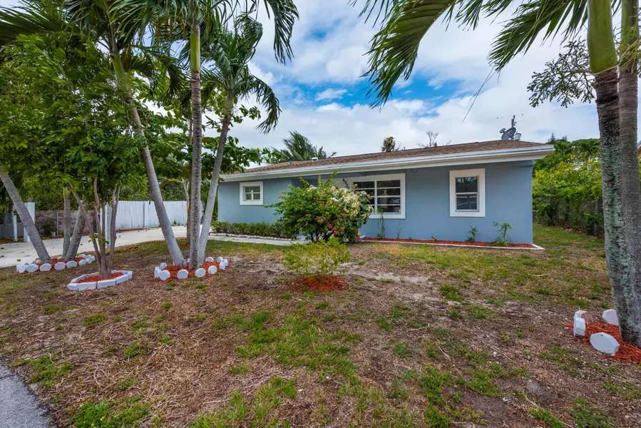 4921 Clinton BLVD, Lake Worth, FL 33463