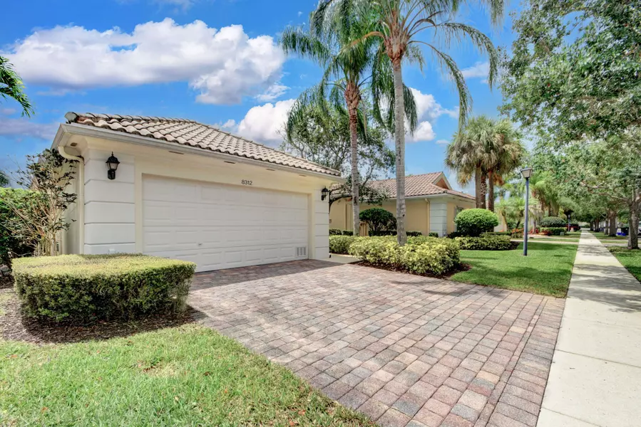 8312 Tobago LN, Wellington, FL 33414