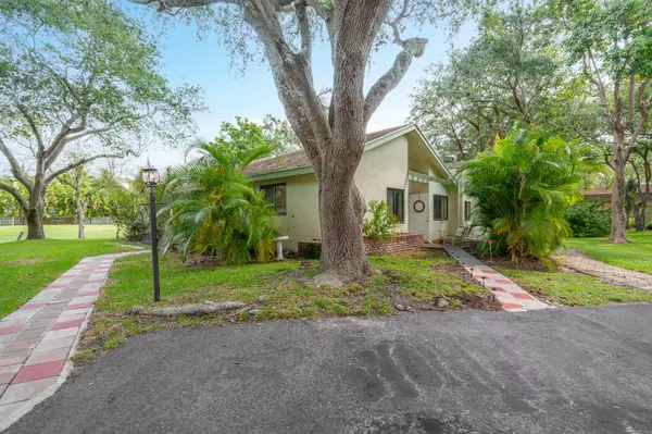 4077 N Palm Forest DR, Delray Beach, FL 33445