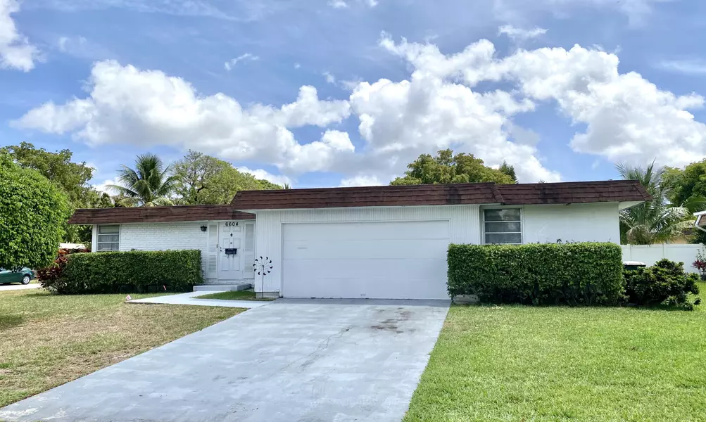 6604 W Brookwood BLVD, Tamarac, FL 33321