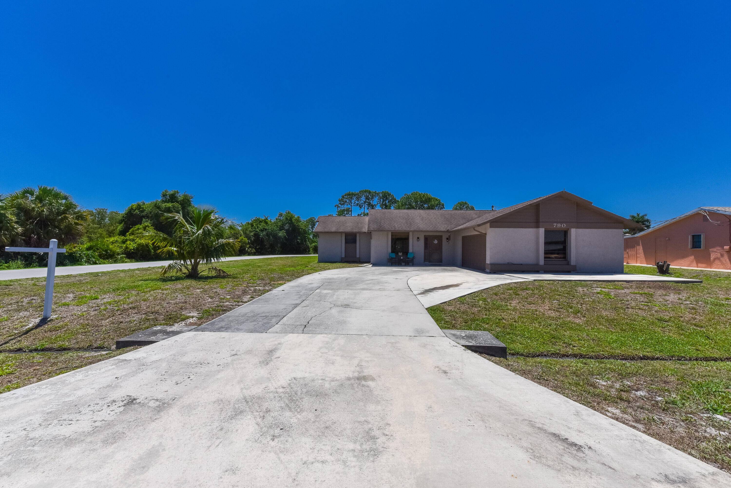 Port Saint Lucie, FL 34984,790 SE Essex DR