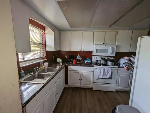 Lake Worth Beach, FL 33460,1702 S Dixie HWY 15