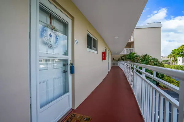 Lake Worth, FL 33461,2728 N Garden DR 209