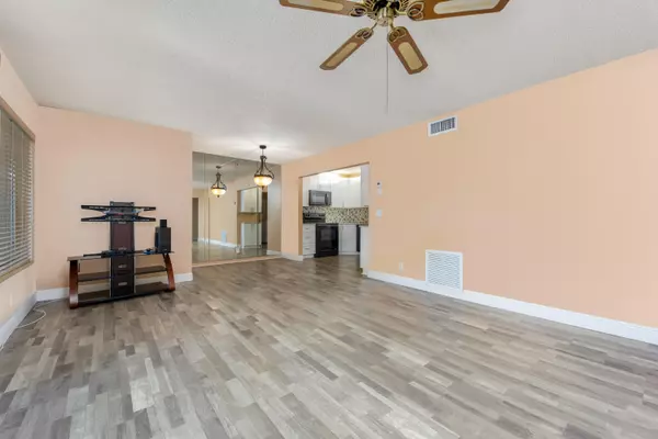 Greenacres, FL 33463,333 Pine Ridge CIR D1