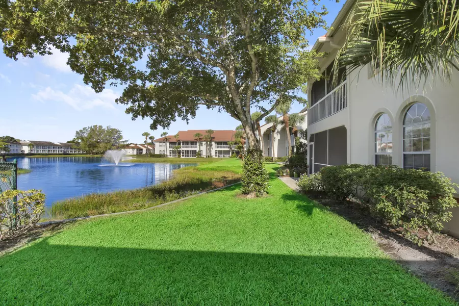 104 Cypress Point DR, Palm Beach Gardens, FL 33418