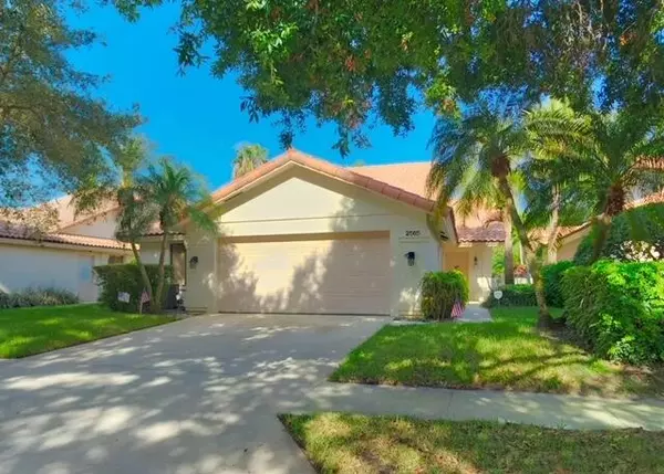 2565 Iroquois CIR, West Palm Beach, FL 33409