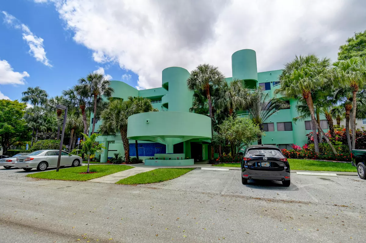 Delray Beach, FL 33484,5884 Morningstar CIR 204