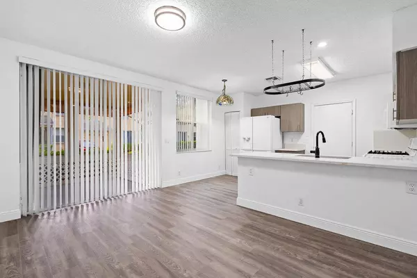 11001 Palm Ridge LN, Tamarac, FL 33321